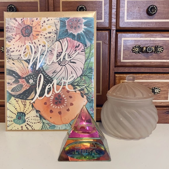 ♎️Iridescent Libra pyramid - Picture 1 of 6